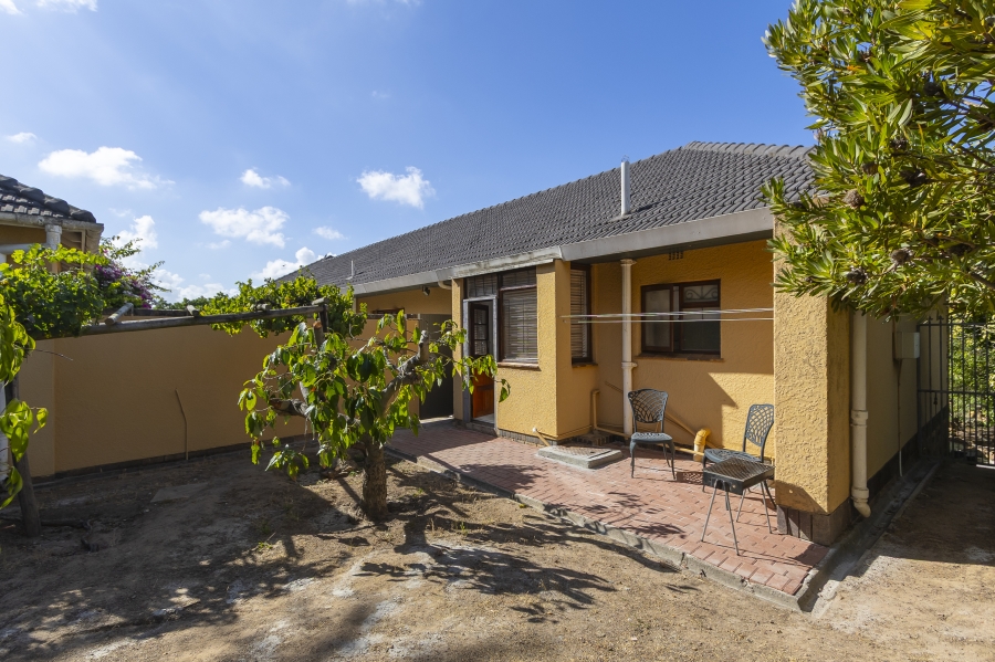 To Let 1 Bedroom Property for Rent in Westridge Western Cape